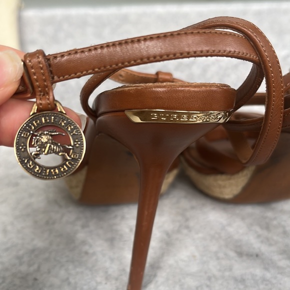 Burberry leather heels size 35 - Picture 5 of 5